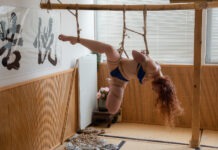 futomomo shibari suspension